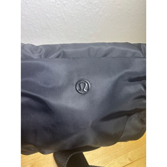 Lululemon Athletica Everywhere Belt Bag Black - Picture 2 of 9